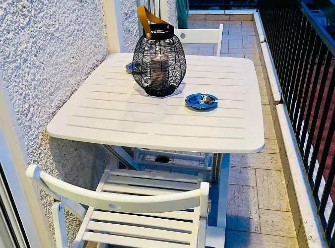 Lägenhet Chryssa's Deluxe Patras